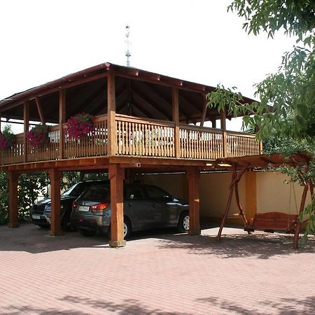 Chagari Hotel Berehove  Exterior photo